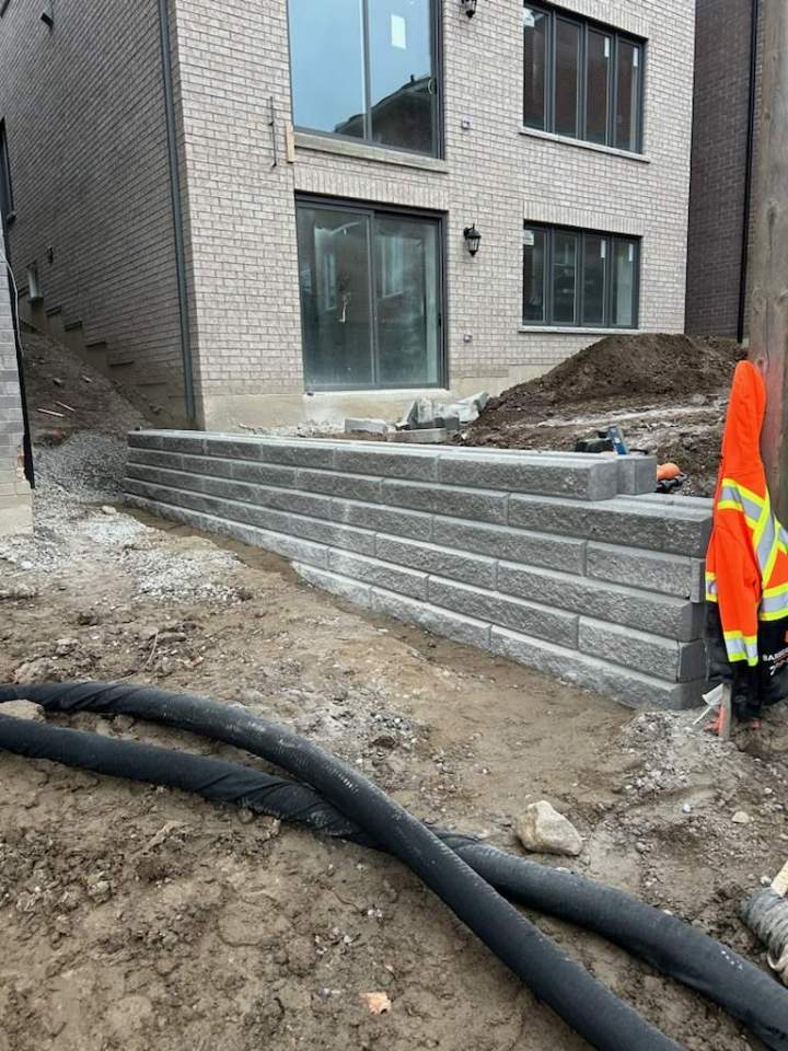 Vogue homes retaining wall(1)